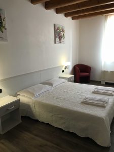 camera da letto appartamento 5