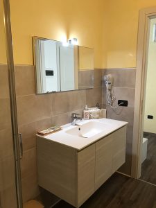 vista dettaglio bagno appartamento 2